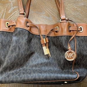 Michael Kors Jules Drawstring Tote